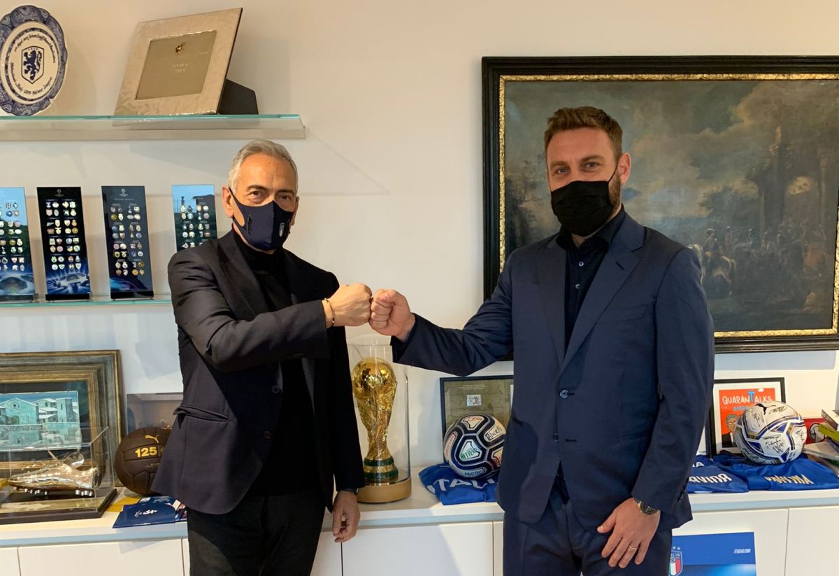 ROMA (ITALPRESS) - La Nazionale riabbraccia Daniele De Rossi. L'ex centrocampista azzurro è da oggi...