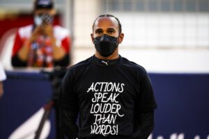 SAKHIR (BAHRAIN) (ITALPRESS) - Lewis Hamilton vince il Gran Premio del Bahrain, gara inaugurale...