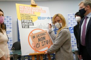 ROMA (ITALPRESS) - "Vogliamo denunciare il rischio di una vera bomba sociale che rischia di...