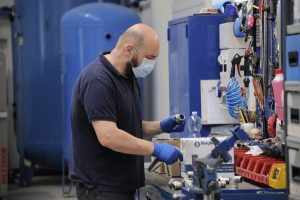 ROMA (ITALPRESS) - In Italia sono iniziati da aprile i primi allentamenti delle restrizioni...