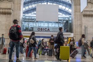 ROMA (ITALPRESS) - Gran parte dell'Italia resta in area gialla. Sicilia e Sardegna restano in...