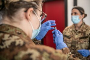 Vaccini, dal 17 maggio via libera alle prenotazioni per i 40enni