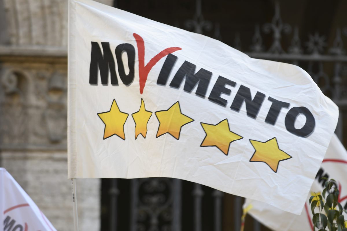 ROMA (ITALPRESS) - E' sempre più scontro tra il MoVimento 5 Stelle e l'Associazione Rousseau sui...