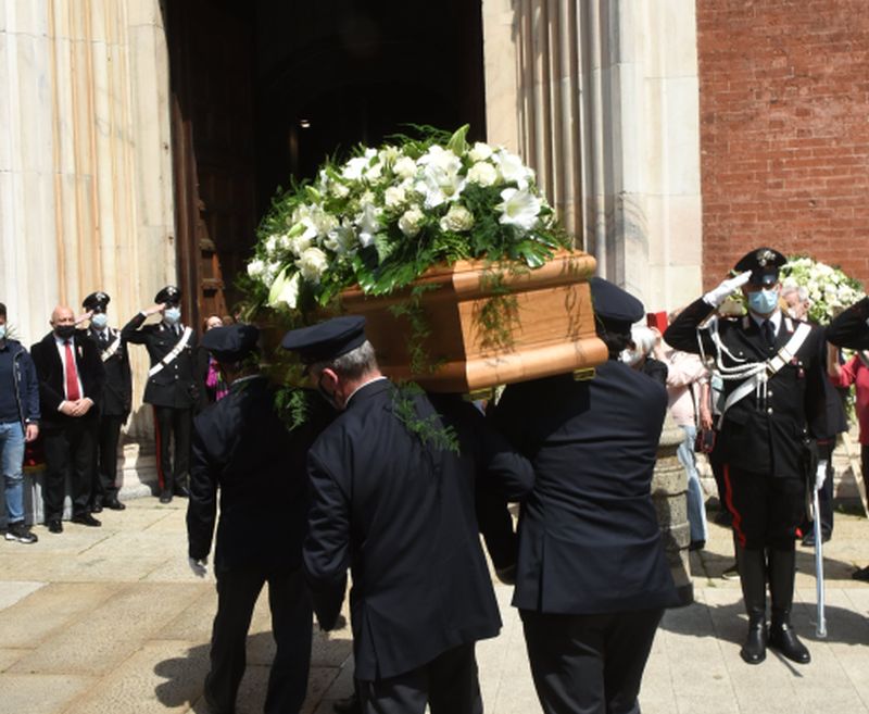 MILANO (ITALPRESS) - "Grazia, leggerezza, passione e coraggio": queste le qualità che don Gianni...