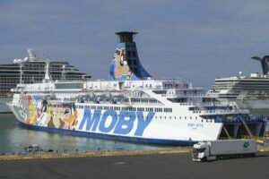 ROMA (ITALPRESS) - Moby e Tirrenia aprono da oggi le prenotazioni sulla Genova-Porto Torres e sulla...