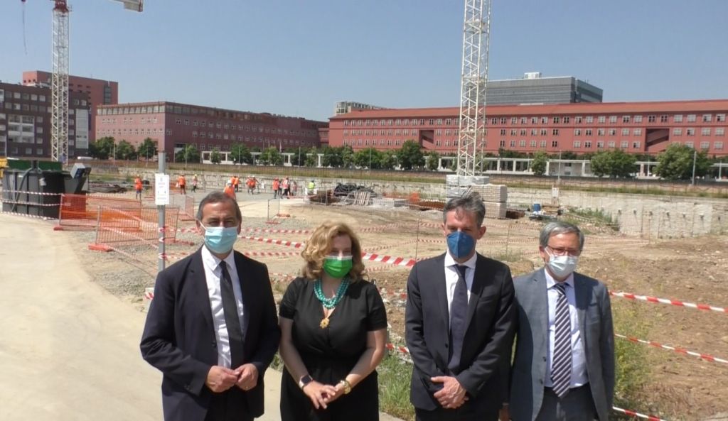 MILANO (ITALPRESS) - Un bosco urbano di due ettari per una didattica innovativa e ricerca...