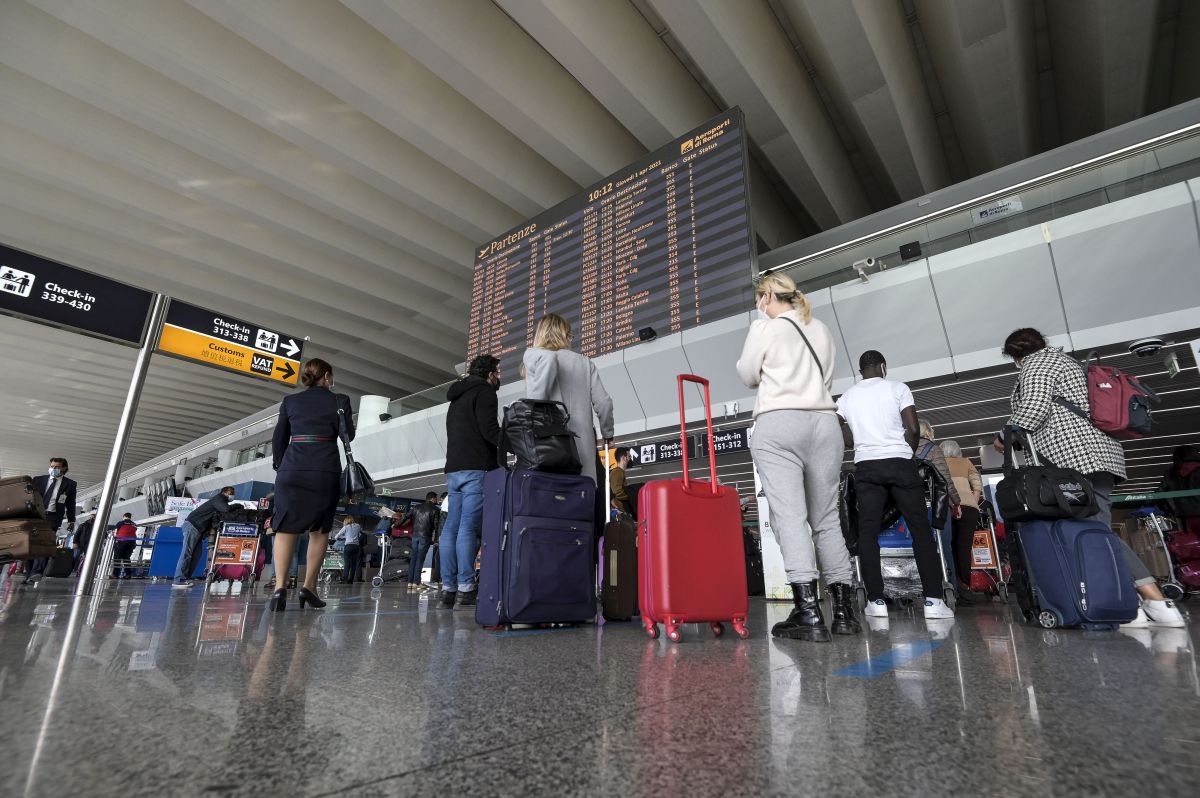 ROMA (ITALPRESS) - Un italiano su due ha intenzione di andare in vacanza, limitata l'influenza del...