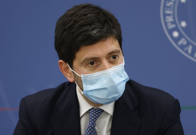 ROMA (ITALPRESS) - "Il 'crossing vaccinale' è una cosa che la Germania fa da due mesi, che anche la...