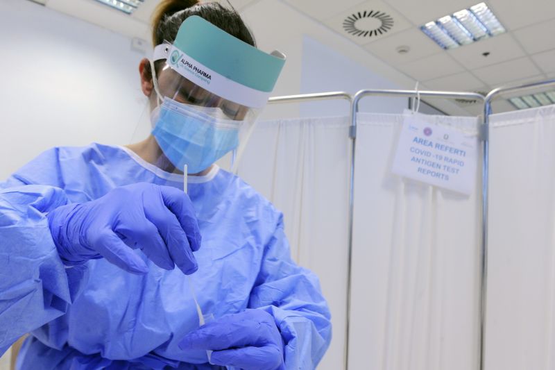 ROMA (ITALPRESS) - Lieve calo oggi dei casi Covid in Italia. Leggendo i dati del ministero della...