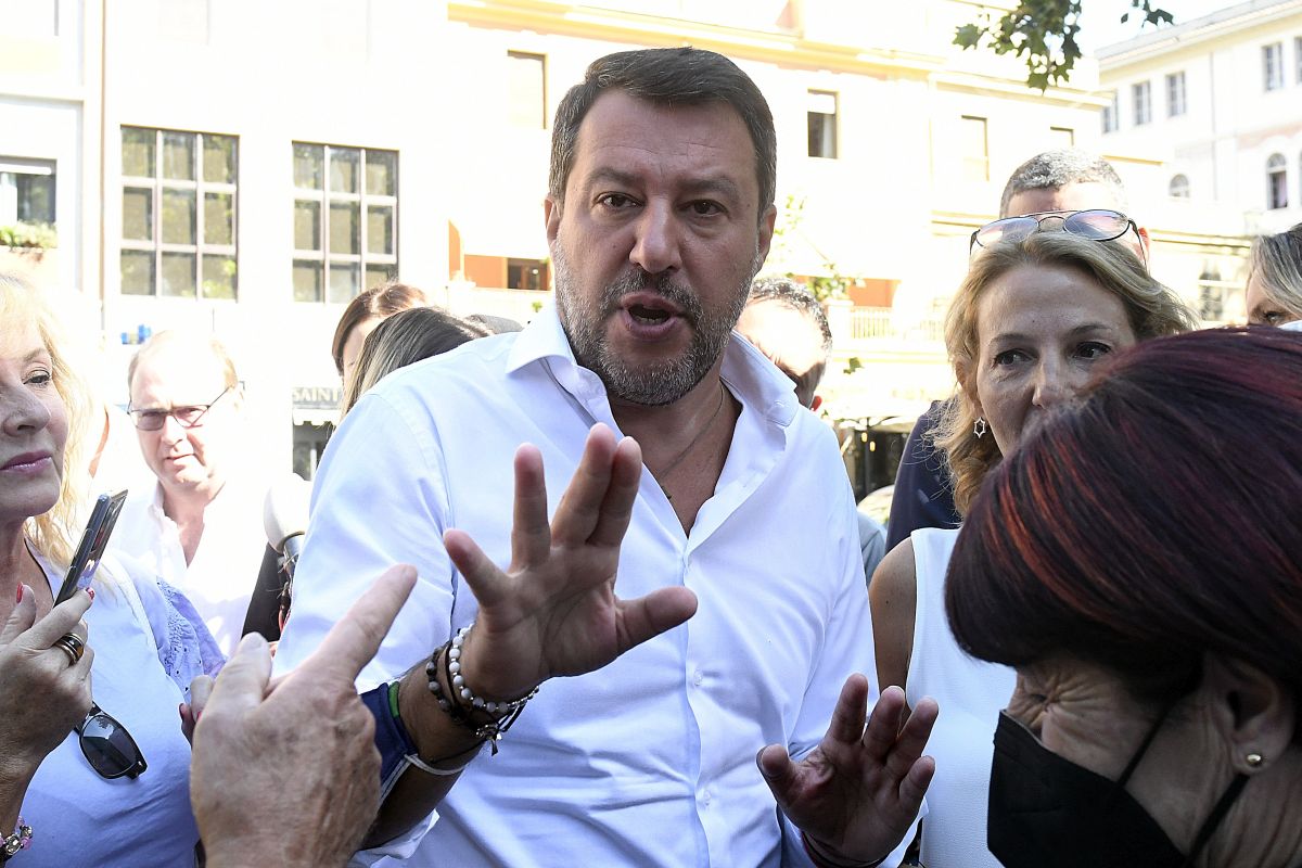 MILANO (ITALPRESS) - "Noi garantiamo un equilibrio tra il diritto alla salute e quello al lavoro. Se...