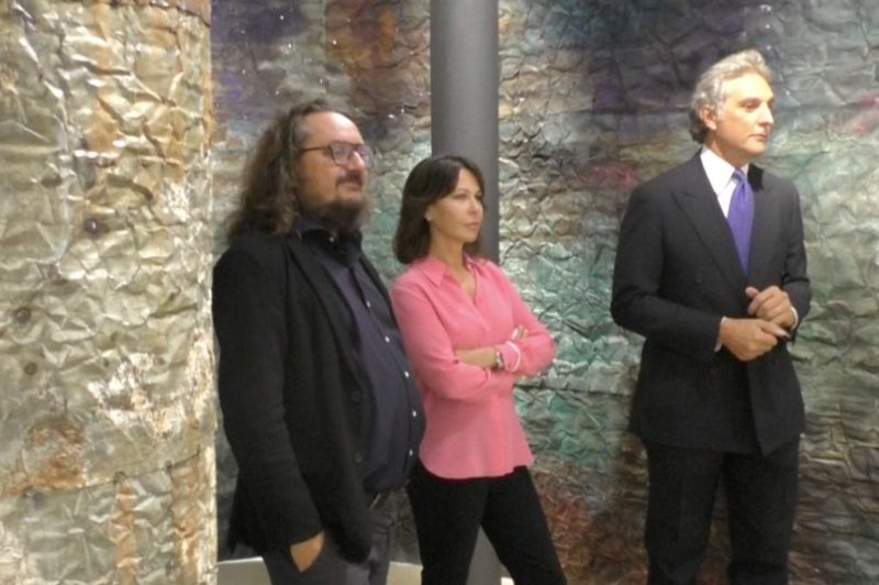 MILANO (ITALPRESS) - Otto opere realizzate con materiali poveri come cemento, ferro e lamiera, per...