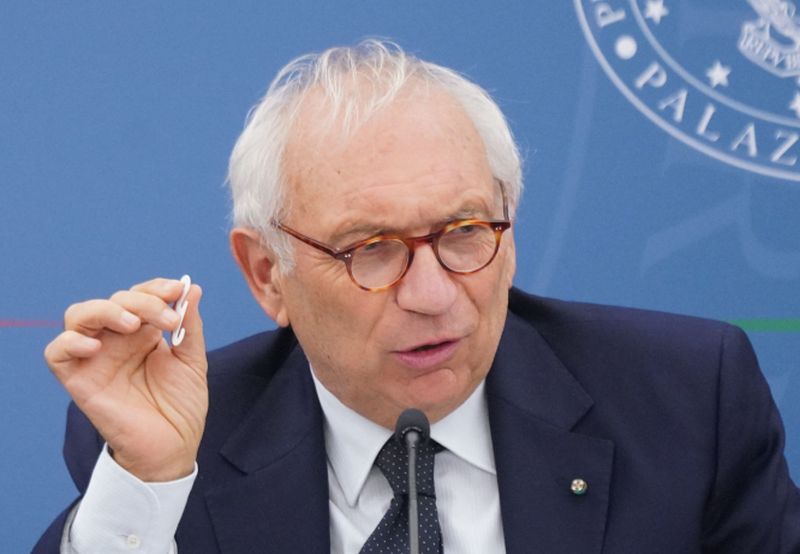 ROMA (ITALPRESS) - "Siamo tornati ad avere la gioia di avere le classi piene dei nostri ragazzi". Lo...