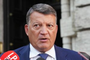 ROMA (ITALPRESS) - "Da quello che il governo ci ha detto sarà necessario avere il Green pass per...