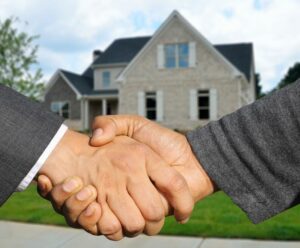 ROMA (ITALPRESS) - Nel secondo trimestre 2021 aumentano del 73,4% gli acquisti di abitazioni mentre...