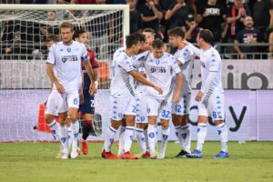 CAGLIARI (ITALPRESS) - L'esordio casalingo di Walter Mazzarri sulla panchina del Cagliari si chiude...