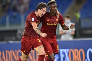 ROMA (ITALPRESS) - Una Roma stanca batte l'Udinese 1-0 ma perde Lorenzo Pellegrini per il derby...