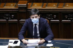 ROMA (ITALPRESS) - "Le persone che non sono convinte della bontà dei vaccini sono ormai una...