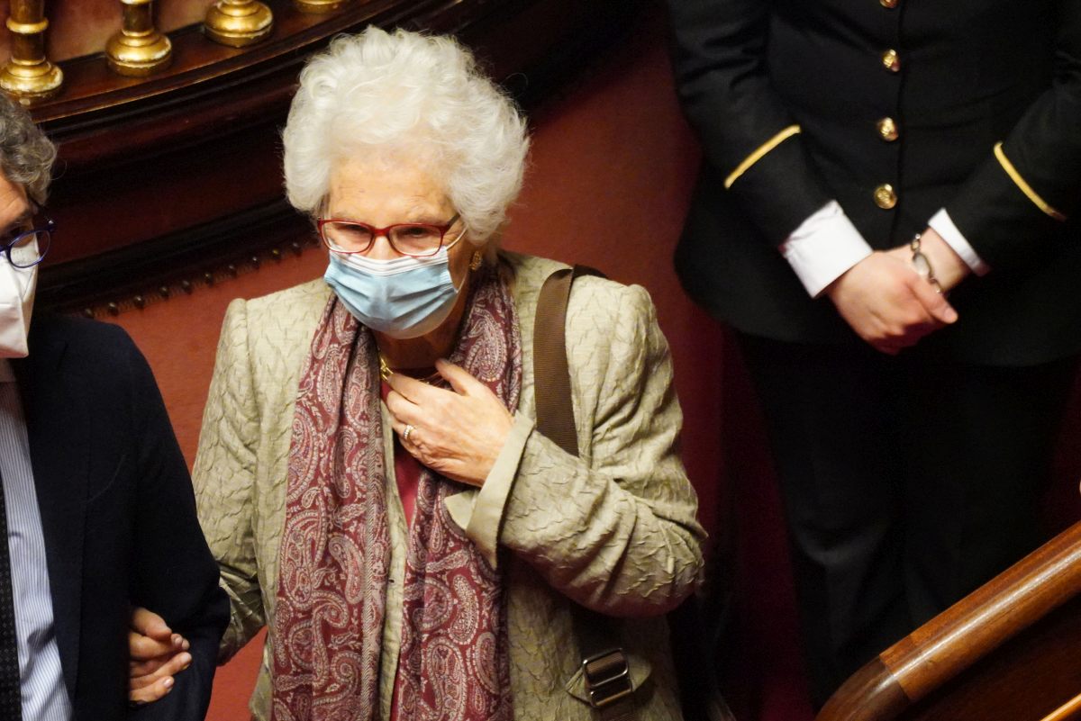 ROMA (ITALPRESS) - L'ambasciatore Viktor Elbing ha consegnato alla Senatrice a vita Liliana Segre...