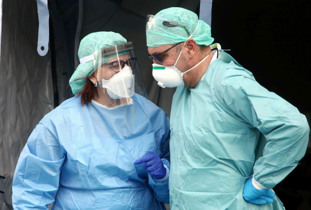 Covid, 3.804 nuovi casi e 51 decessi in 24 ore