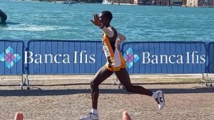 VENEZIA (ITALPRESS) - Grande successo per l'edizione 2021 della Venicemarathon, appuntamento di...