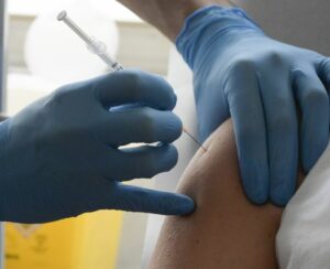 ROMA (ITALPRESS) - Terza dose? "Questa è una scelta che la politica fa in base a quelle che saranno...