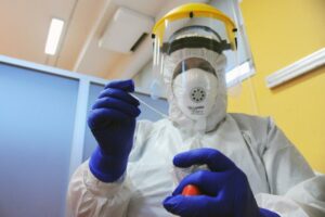 ROMA (ITALPRESS) - Nuova crescita dei casi Covid in Italia. Secondo il bollettino del ministero...