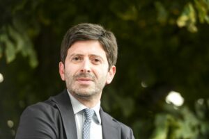 ROMA (ITALPRESS) - "Al chiuso resta l'obbligo di mascherine, non ho intenzione di toccarlo. E non si...