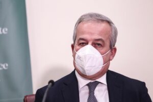 ROMA (ITALPRESS) - "Cosa possiamo fare per arginare la quarta ondata? Reiterare il messaggio di...