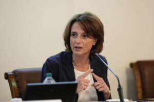 Assegno unico, Bonetti “Da marzo direttamente su conto corrente”