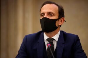 ROMA (ITALPRESS) - "Non e' necessario. Abbiamo la possibilita' di legiferare anche con decreti...