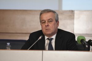 ROMA (ITALPRESS) - "Sugli effetti collaterali è importante ribadire che sia lo studio di...