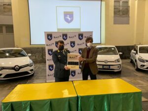 Lotta al contrabbando di sigarette, BAT dona 10 auto alla Gdf di Napoli