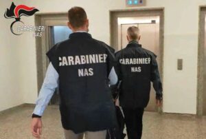 Covid, scoperti dai Nas 308 medici e sanitari non vaccinati al lavoro