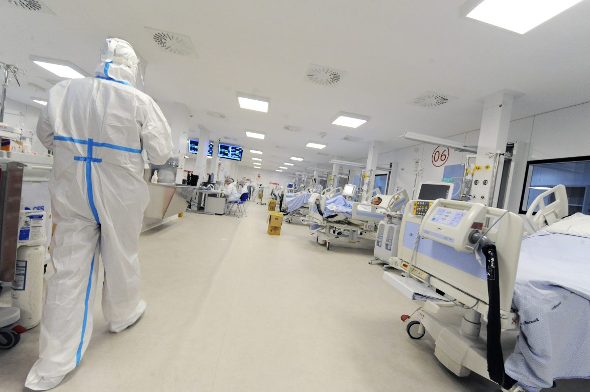 ROMA (ITALPRESS) - Si registra un nuovo record dei casi di positività al Covid. Il numero dei nuovi...