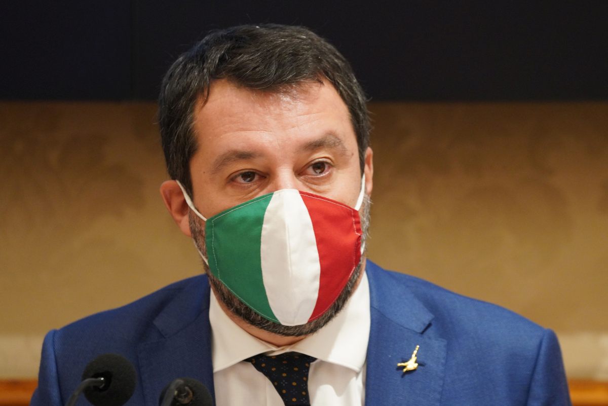 ROMA (ITALPRESS) - "Centrodestra compatto e convinto nel sostegno a Berlusconi, non si accettano...