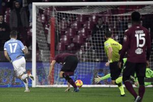 La Lazio si rilancia con Immobile, tris alla Salernitana