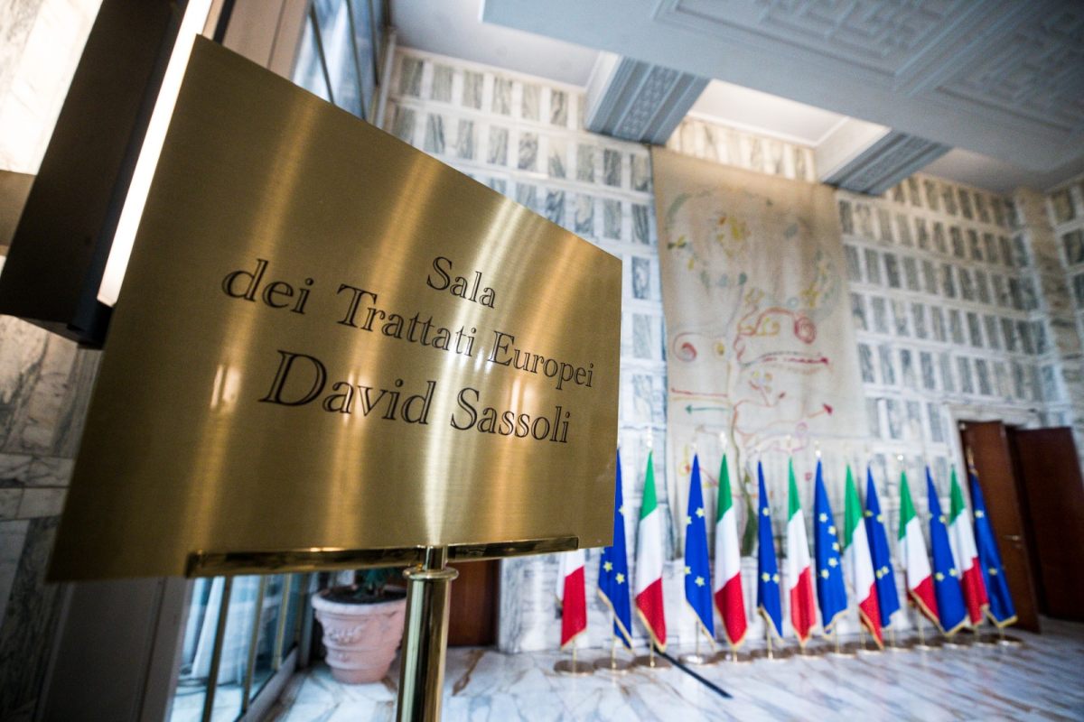 ROMA (ITALPRESS) - La Sala dei Trattati Europei della Farnesina è stata intitolata a David Sassoli...