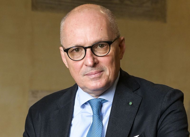 ROMA (ITALPRESS) - "Ci sono due possibilità di fronte alla pandemia. O fai la mitigazione o il...