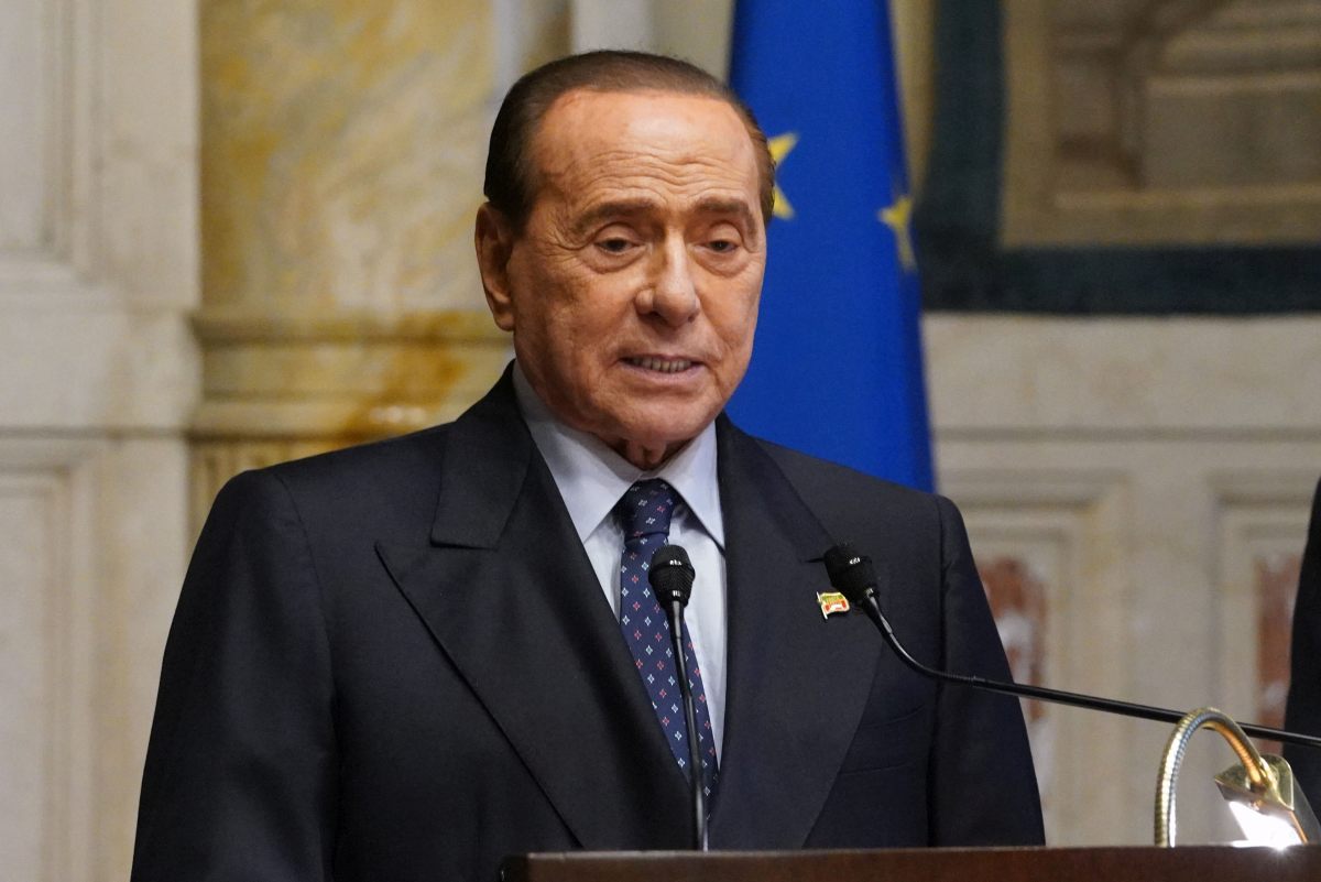ROMA (ITALPRESS) - Silvio Berlusconi rinuncia a candidarsi al Quirinale. L'annuncio con un lungo...