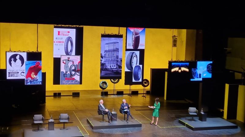 MILANO (ITALPRESS) - "Che tratto originale, ti pare? Guarda quella P...sembra elastica, di gomma"...