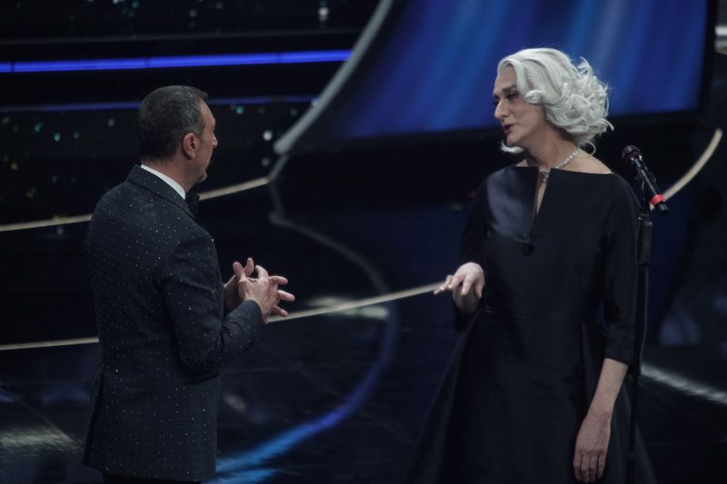 SANREMO (ITALPRESS) - Il saluto e il ringraziamento fatto da Amadeus a Sergio Mattarella, che nel...