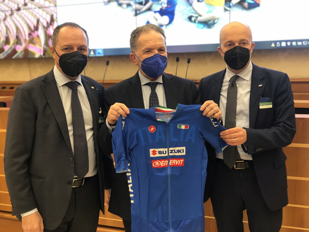 ROMA (ITALPRESS) - Modificare il codice della strada individuando "opportuni accorgimenti per...