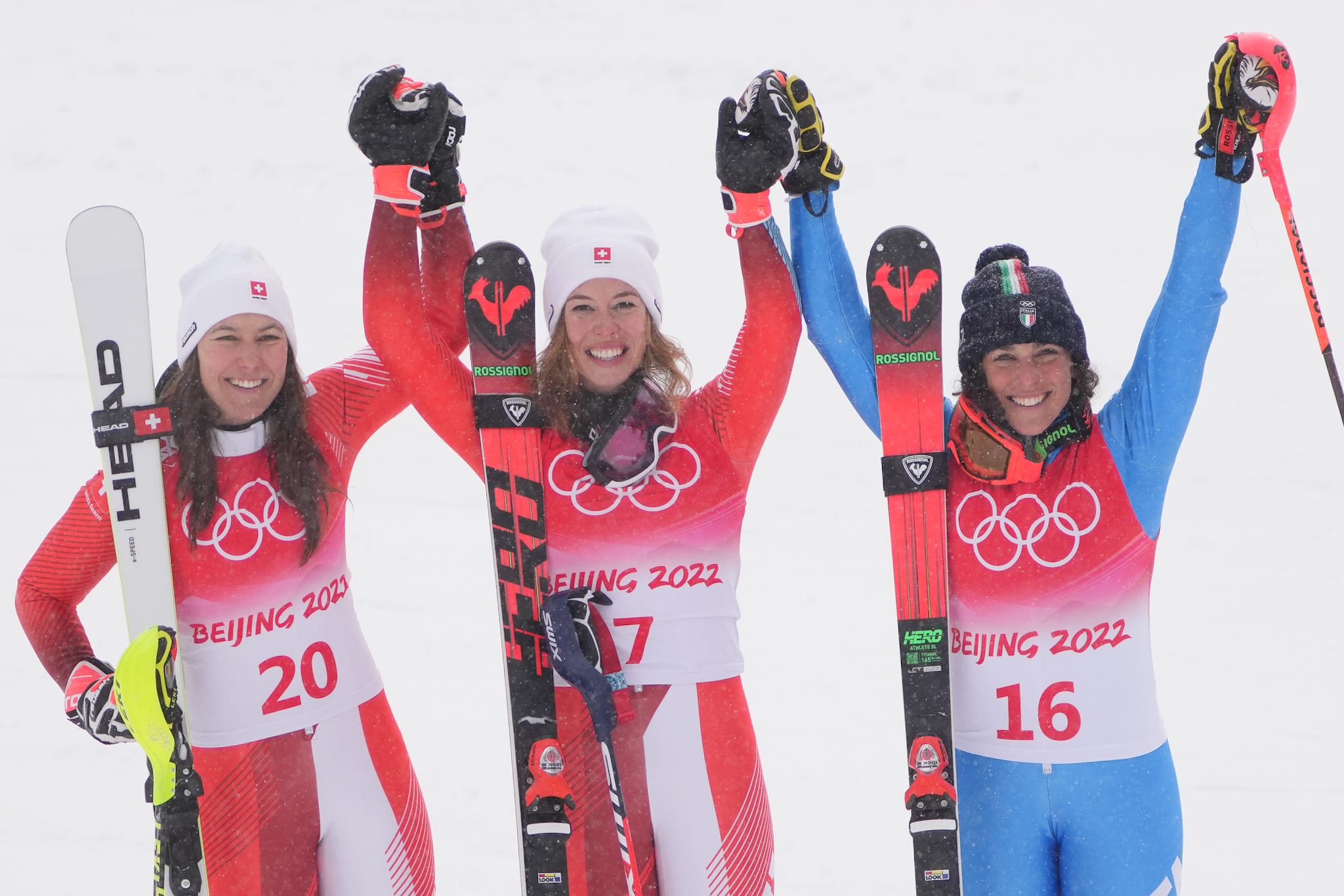 PECHINO (CINA) (ITALPRESS) - Lo sci alpino regala all'Italia la 16esima medaglia ai Giochi Invernali...