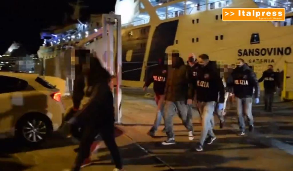 AGRIGENTO (ITALPRESS) – Gli agenti della polizia di Stato hanno eseguito un fermo di indiziato di...