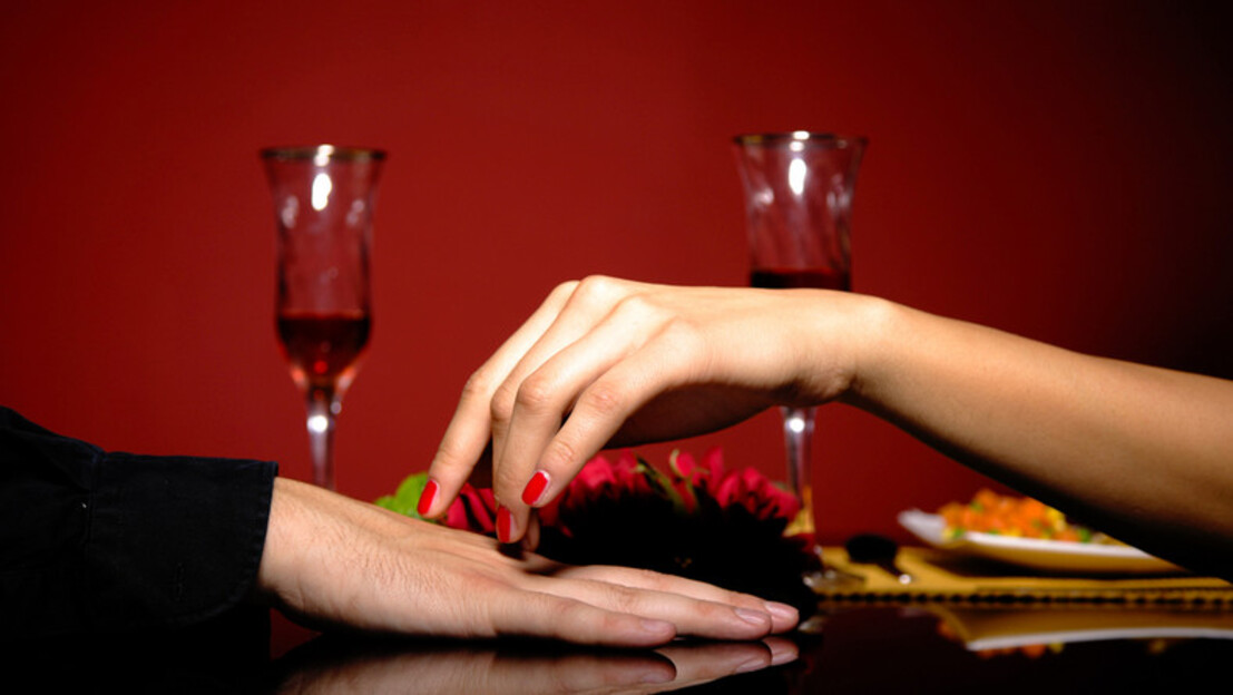 Una situazione decisamente imbarazzante per due "parenti" che avevano mentito sulla propria...