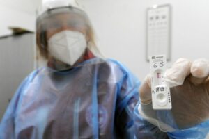 TAMPONI RAPIDI A PREZZI CALMIERATI ATTIVATI DALLA CROCE ROSSA, TAMPONE RAPIDO ROMA – Lieve flessione...