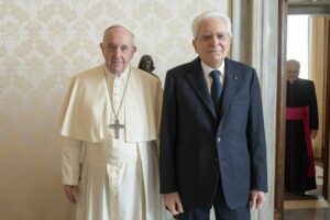 Ucraina, Mattarella: “Il Papa riferimento per la pace”