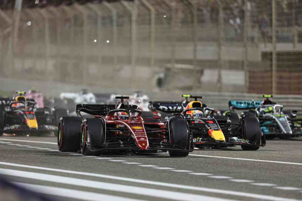 Doppietta Ferrari in Bahrain, Leclerc vince davanti a Sainz