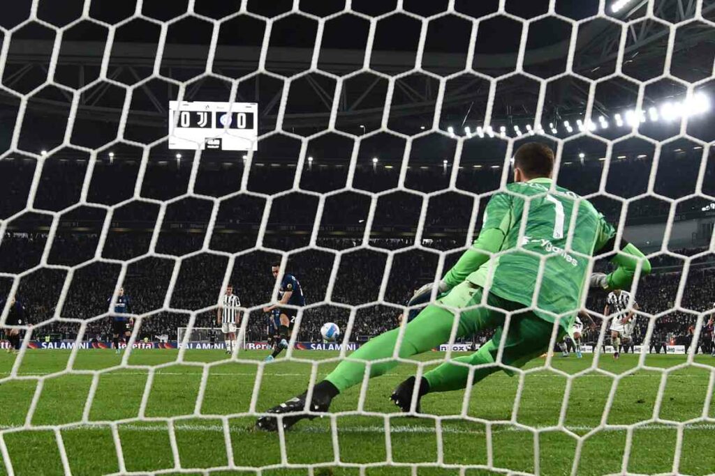 Juve-Inter 0-1, la decide un rigore di Calhanoglu