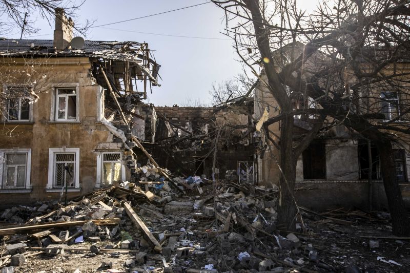 GUERRA IN UCRAINA CITTA DI MYKOLAIV ABITAZIONE CIVILE BOMBARDATA DAI RUSSI CASA DISTRUTTA CASE...